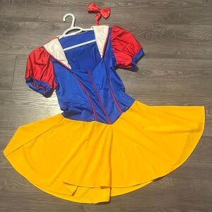 ☀️Snow White mini dress with bowtie/hair and so cute very stretchy
